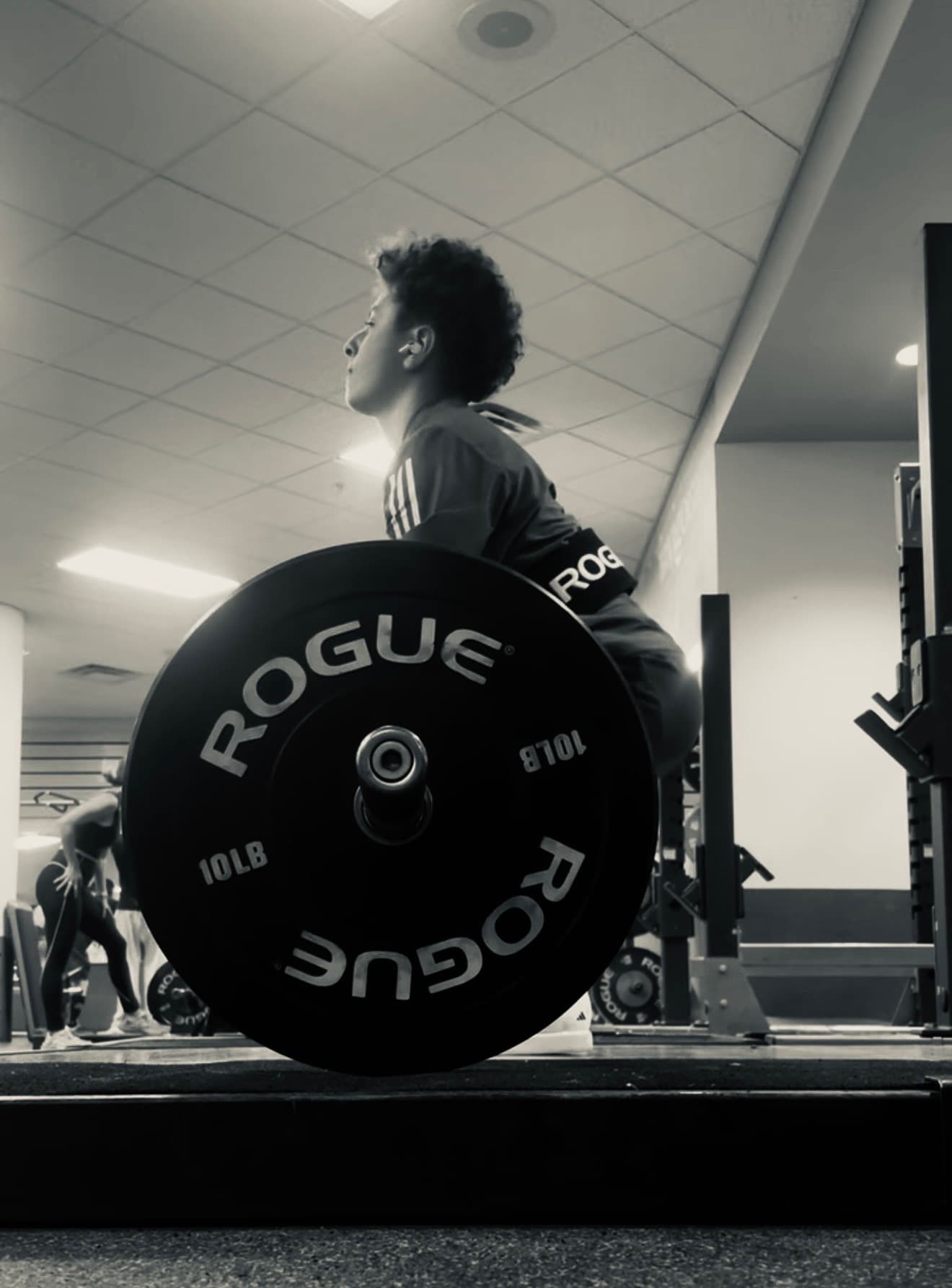 Nour deadlifting in a Rogue belt